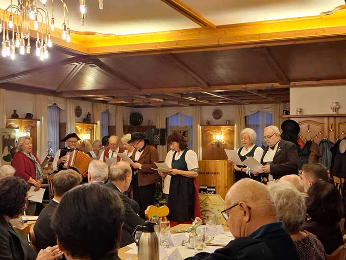 Chor der Ansbacher Gmoi mit Unterstützung
